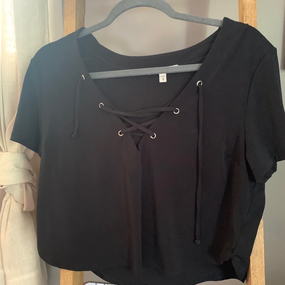 Black cropped shirt